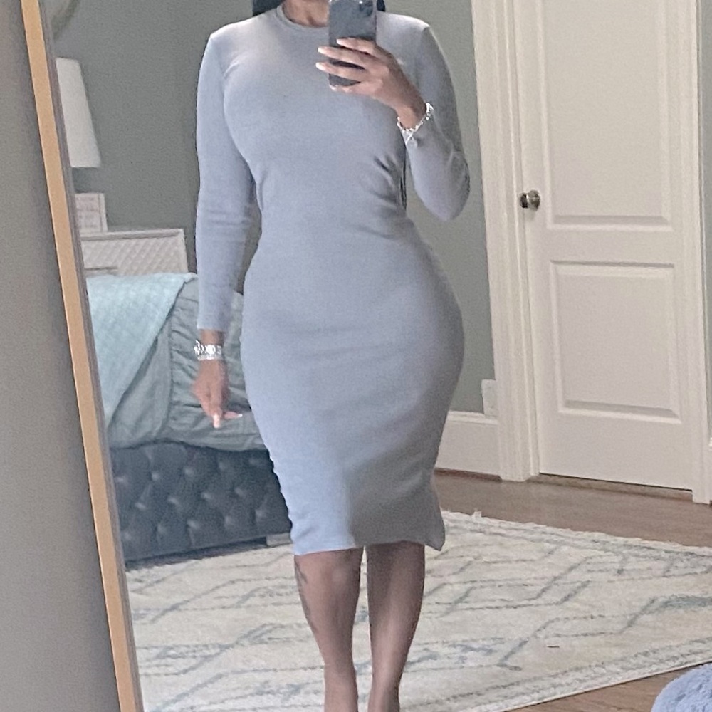 Stella Bodycon MIDI Dress w/back split. Size M. Great Stretch!